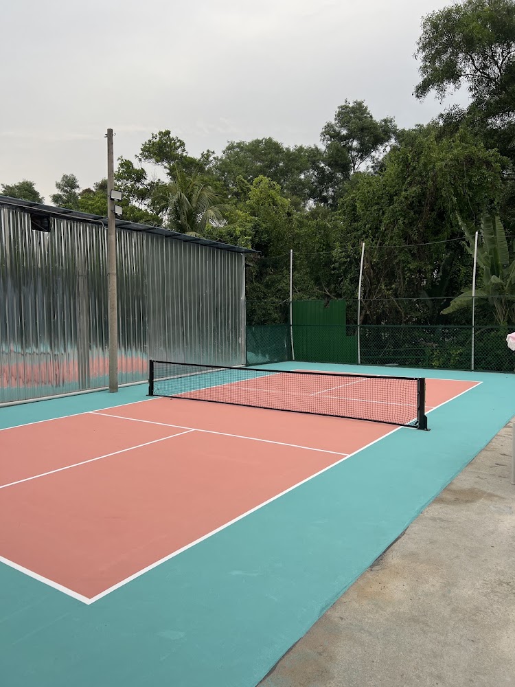 The Pickle Tree (Pickleball Court & Cafe)
